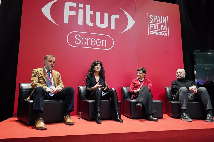 La concejal de Cultura y Turismo del Ayuntamiento de Valladolid, Ana Redondo (segunda por la izquierda) en la presentación en Fitur Screen.
