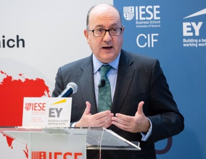 El presidente de AEB, José María Roldán, en el Encuentro del Sector Bancario organizado por IESE e EY en diciembre.