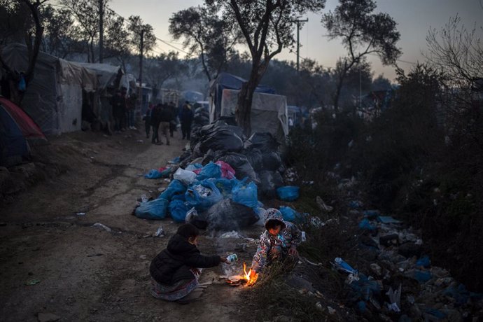 Europa.- Grecia cerrará en meses los campamentos de migrantes en las islas para 