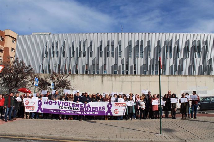 Concentración de UGT y CCOO contra el último crimen machista en Caniles (Granada)