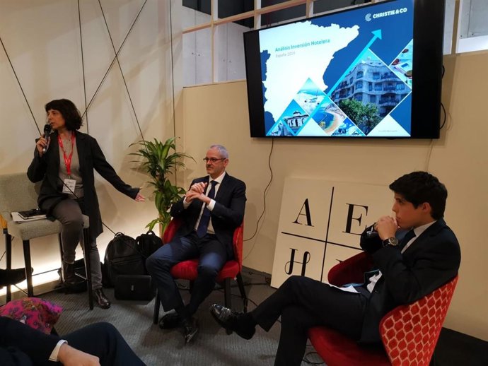 Presentación informe de Christie and Co y la Asociación Hotelera de Madrid en el marco de Fitur