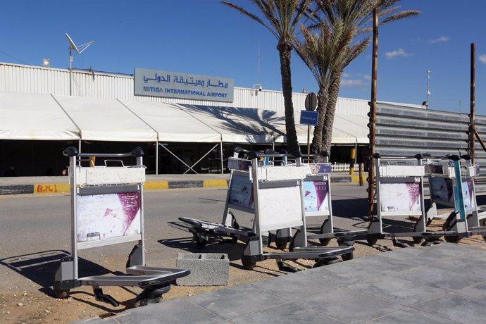Libia.- El gobierno de unidad reabre el aeropuerto de Trípoli tras un día de cie