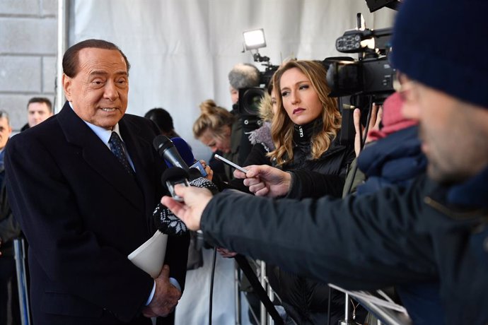 Italia.- Berlusconi en la presentación de una candidata de su partido: "No me he