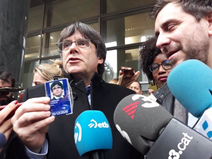 Fiscalía cree que Puigdemont busca "obstaculizar" la tramitación del suplicatori