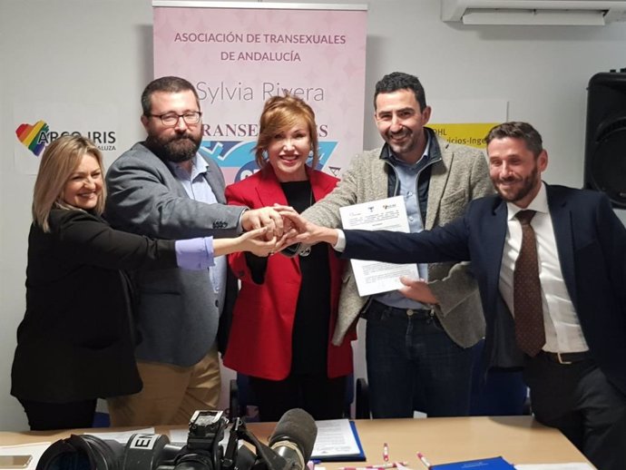 Asociación de transexuales de Andalucía firma un convenio con una empresa para impulsar la contratación de transexuales.