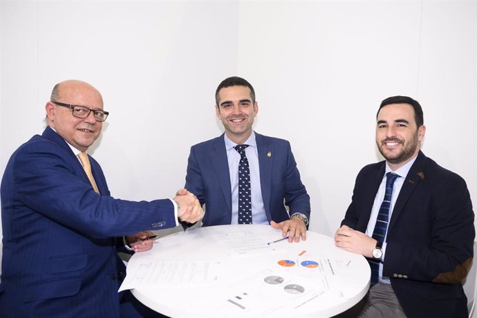 El Ayuntamiento de Almería firma un convenio con Movelia