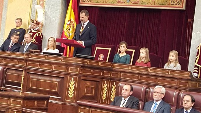 AMP.- El Rey abrirá la legislatura el día 3 en el Congreso, con Podemos en el Go