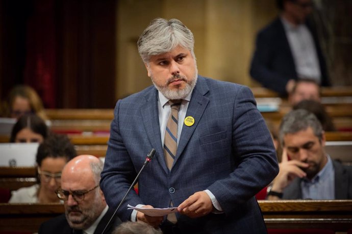 El presidente de JxCat en el Parlament, Albert Batet interviene durante una sesión plenaria en el Parlament de Catalunya, celebrada una semana después de conocerse la sentencia del juicio del 'procés', en Barcelona (España), a 23 de octubre de 2019.