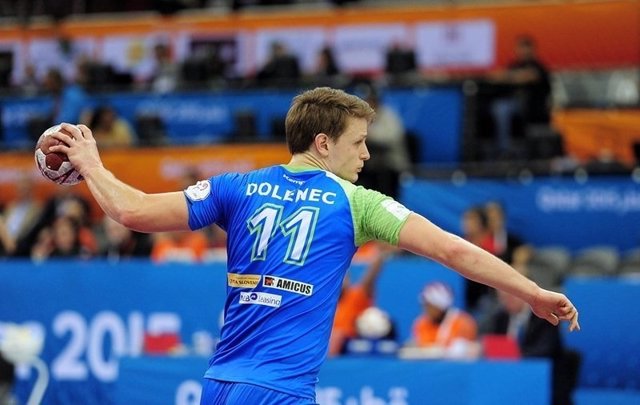 Jure Dolenec jugando con la selección eslovena