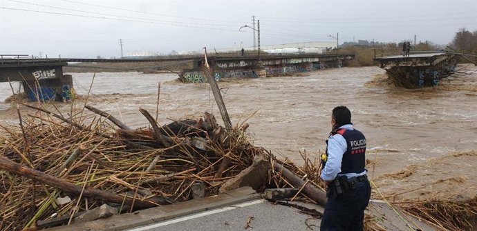 Puentes rotos sobre el río Tordera entre Blanes (Girona) y Malgrat de Mar (Barcelona) a causa del temporal 'Gloria' (ARCHIVO)