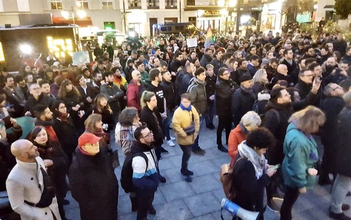 Concentración en Madrid contra el 'pin parental' convocada en la plaza Pedro Zerolo de Chueca, en Madrid, por la FELGTB y la asociación Arcópoli.