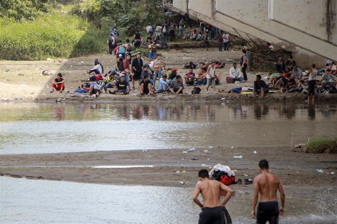 Migrantes en la frontera entre México y Guatemala