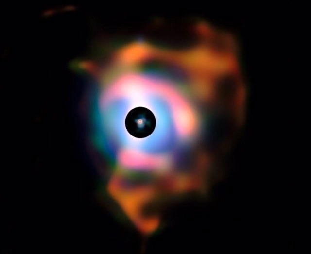 Imagen de la nebulosa alrededor de la supergigante roja Betelgeuse