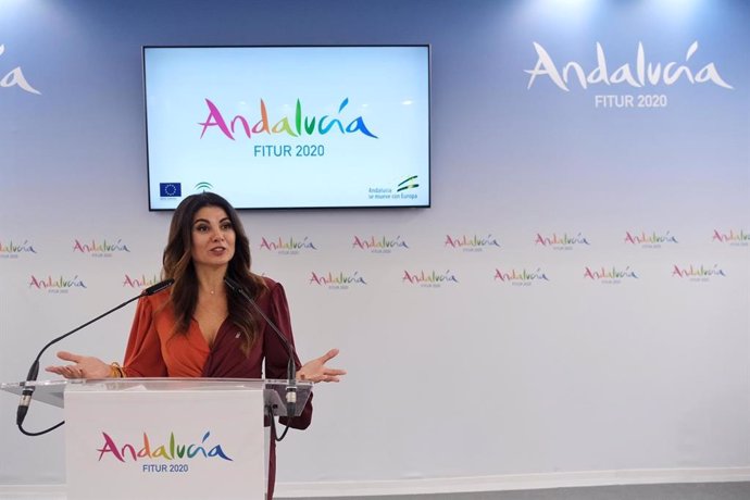 La delegada de Turismo, Regeneración, Justicia y Administración Local en Málaga, Nuria Rodríguez , en rueda de prensa.