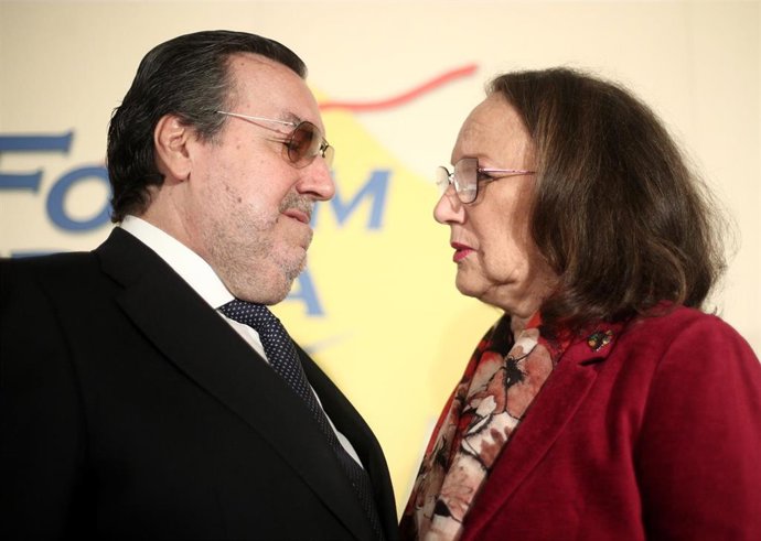 El presidente del Grupo Social ONCE, Miguel Carballeda y la secretaria general Iberoamericana, Rebeca Grynspan, a su llegada a un desayuno Informativo organizado por Fórum Europa, en Madrid (España), a 24 de enero de 2020.