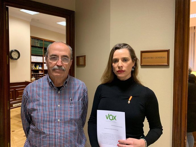 El diputado de Vox por Baleares, Antonio Salvá y la diputada de Vox por Valencia, Cristina Esteban Calonje, registran en el Congreso una inicitiva tras el temporal Gloria