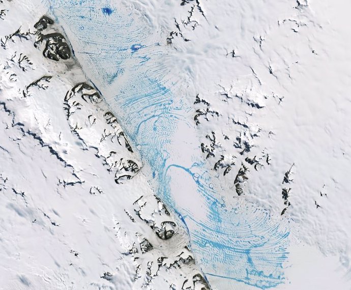 Derretimiento generalizado en una gran barrera de hielo antártica 