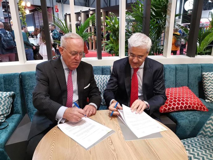 Los hoteleros madrileños firman un convenio con el Teatro Real