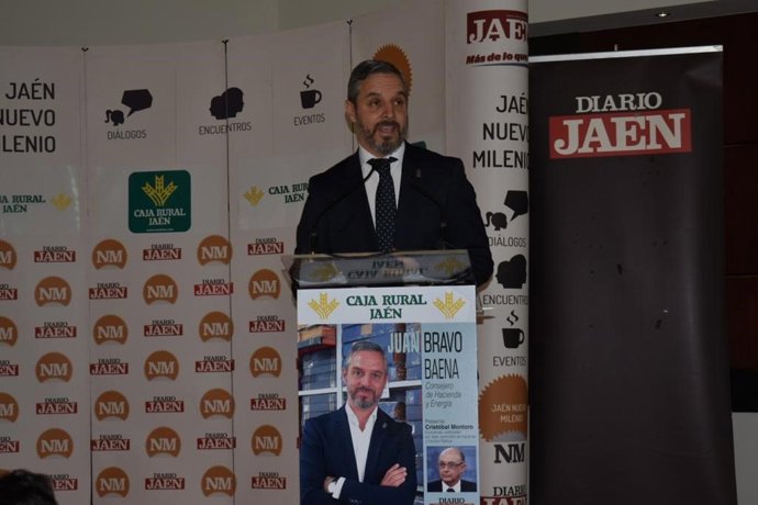 El consejero de Hacienda, Industria y Energía, Juan Bravo, interviene en el desayuno-coloquio 'Diálogos Jaén Nuevo Milenio', que organiza Diario Jaén