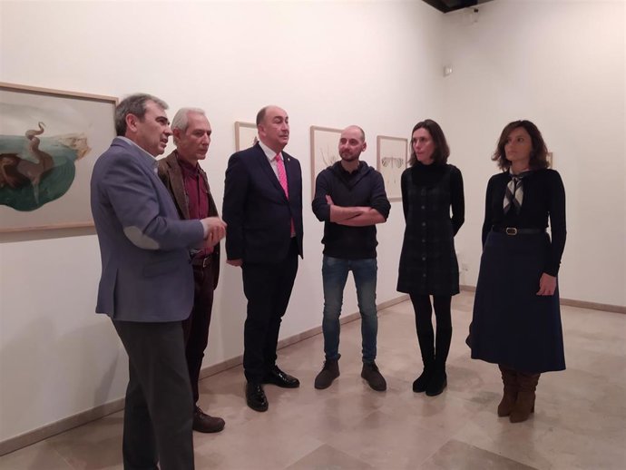 El presidente de la Diputación, Miguel Ángel de Vicente, junto a la vicepresidenta, Sara Dueñas; la directora del Museo, Ana Doldán; el comisario de la muestra, José María Parreño, y el artista José María Yagüe.