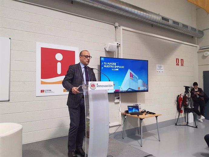 El consejero de Educación de Aragón, Felipe Faci, presenta las jornadas de digitalización.