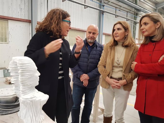 La consejera de Empleo visita la Escuela del Mármol de Andalucía en Fines (Almería)
