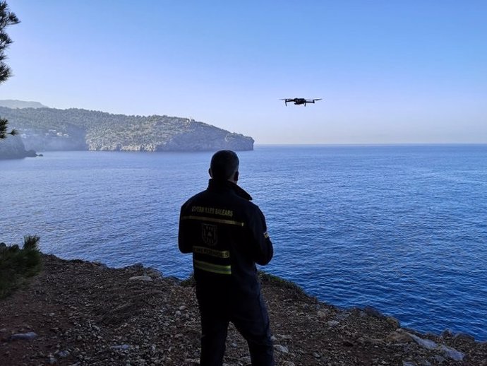 El dron del Servicio de Emergencias 112 Baleares se incorpora a la búsqueda del hombre desparecido en el torrente de na Mora en Fornalutx