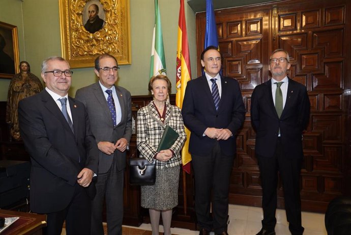 Las universidades de Sevilla y Córdoba homenajean a Pilar León por su jubilación