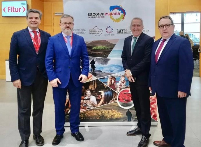Alfredo García Quintana y representantes de 'Saborea España'.