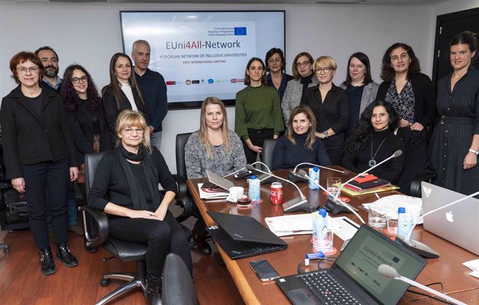 Representantes de las ocho organizaciones y universidades que forman el grupo motor de la Red Europea de Universidades Inclusivas, cuya primera reunión ha acogido la Fundación ONCE en Madrid.