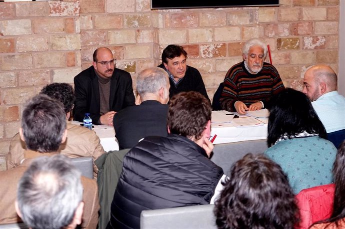 Reunión de representantes de Teruel Existe con agentes sociales y económicos.