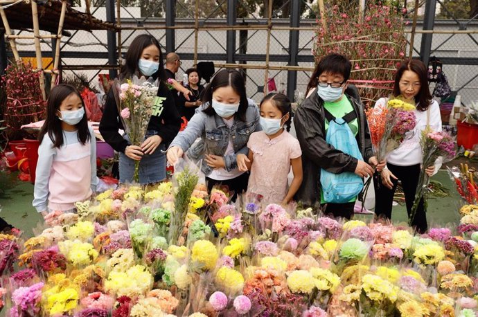Personas con mascarilla para no contagiarse del nuevo coronavirus en Hong Kong. 