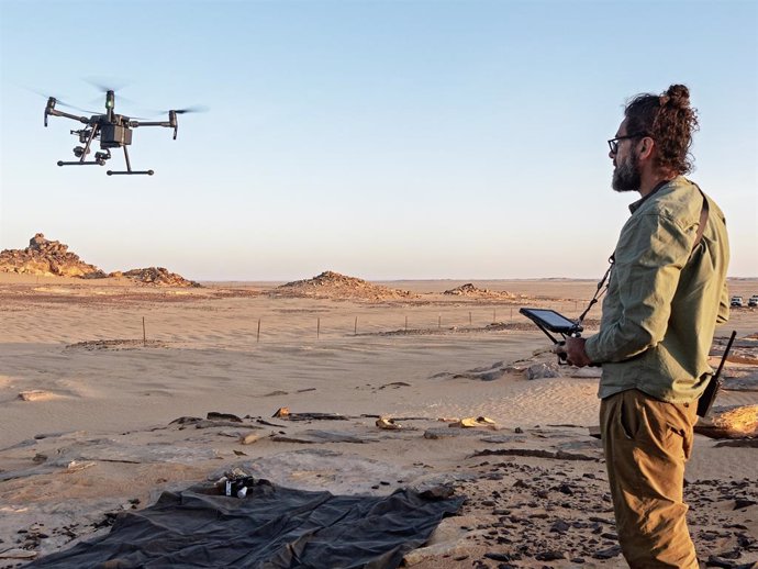 DDHH.- Un proyecto pionero emplea drones en la localización de minas en Chad