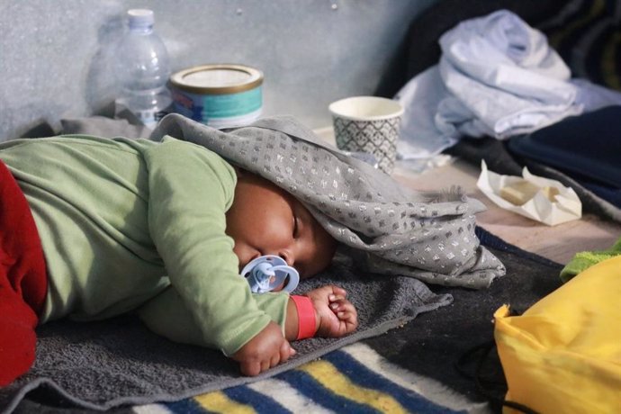 Niño rescatado por Médicos sin Fronteras y SOS Mediterranée