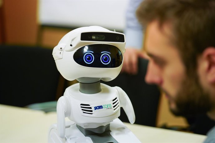 L'Ajuntament de Barcelona far una prova pilot amb un robot per estudiar com pot ajudar a millorar l'atenció de les persones grans que viuen soles.