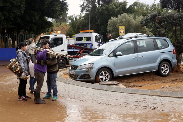Situación de una calle de Málaga tras las lluvias torrenciales registradas durante la madrugada