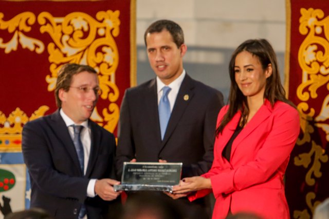 entregan la Llave de Oro de Madrid a Juan Guaidó