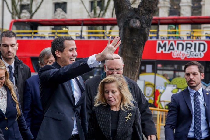 AMP.- Almeida y Villacís entregan las Llaves de Oro a Guaidó al ser el "auténtic