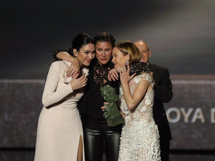 Las hijas de Marisol María Estevez y Celia Flores recogen el Goya de Honor   durante la XXXIV edición de los Premios Goya, en Málaga (Andalucía, España), a 25 de enero de 2020.