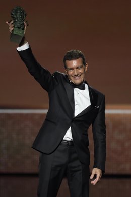 Mejor actor protagonista para Antonio Banderas por Dolor y gloria en la XXXIV edición de los Premios Goya, en Málaga (Andalucía, España), a 25 de enero de 2020..