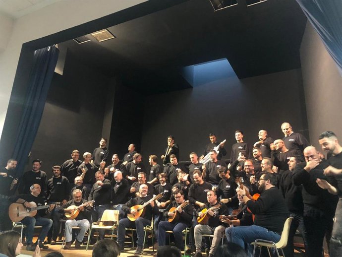 Integrantes de El Coro de Mérida, que participa en las preliminares del concurso de carnaval de Cádiz.