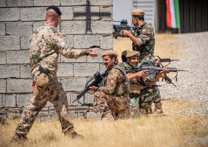 Instrucción de peshmerga kurdos por militares alemanes en Irak