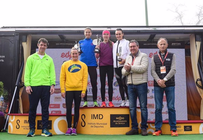 Entrega de los premios de la Media Maratón de Sevilla