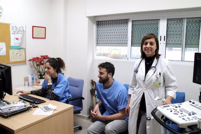 Parte del equipo de la consulta conjunta del Hospital Macarena de Sevilla para mejorar la asistencia del ictus pediátrico
