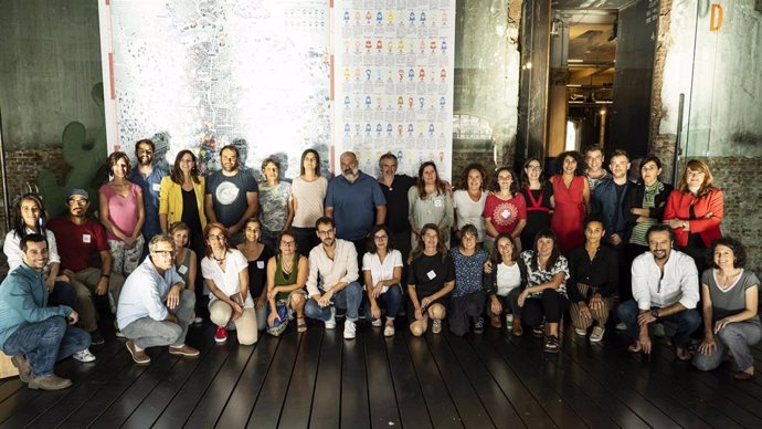 Miembros de la Fundación Daniel y Nina Carasso posan junto a los representantes de los 12 proyectos seleccionados en sus Convocatorias de 2019.