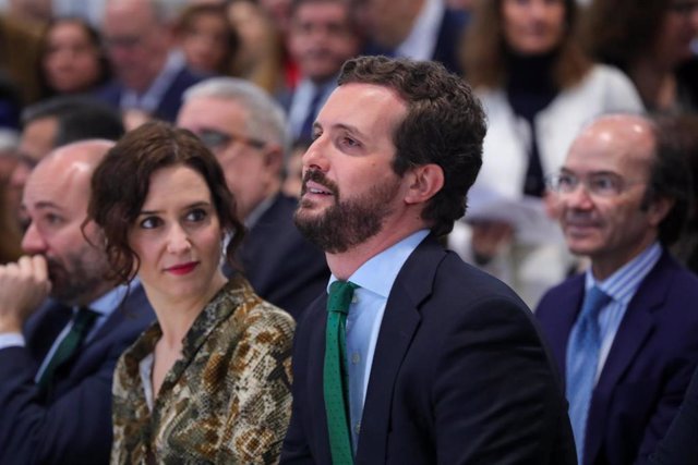 La presidenta de la Comunidad de Madrid, Isabel Díaz Ayuso y el presidente del Partido Popular, Pablo Casado, en la celebración del Día de Madrid en la Feria Internacional de Turismo, Fitur 2020 durante su tercera jornada, en Madrid (España), a 24 de ener