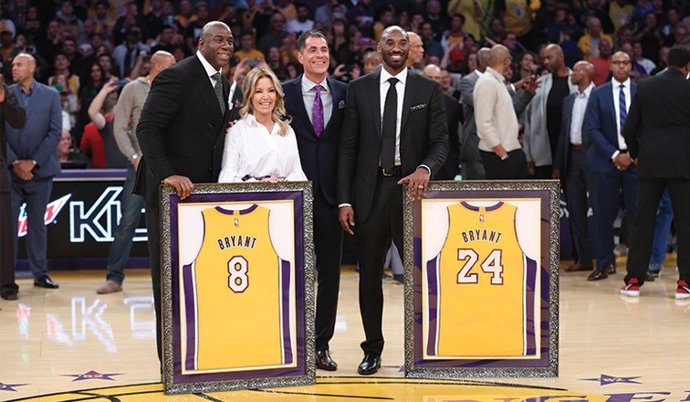 Els Lakers retiren els dorsals de Kobe Bryant