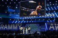 Alicia Keys y Boyz II Men honran a Kobe Bryant en los Grammy