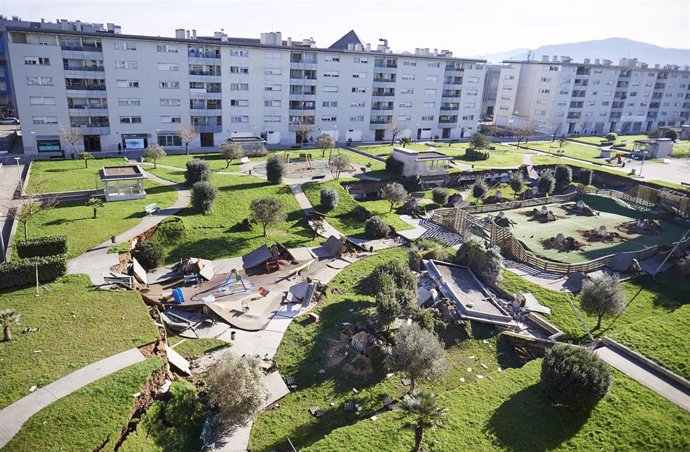 Hundimiento de parking y parque infantil en Nueva Montaña, en Santander