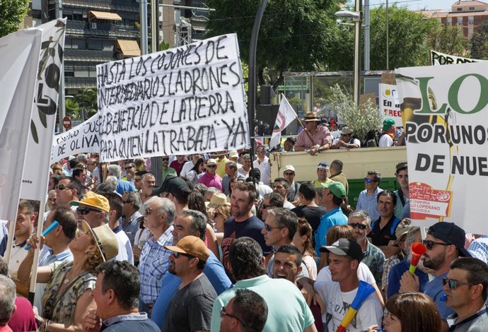 Economía.- El sector agrario se moviliza esta semana y en febrero para denunciar